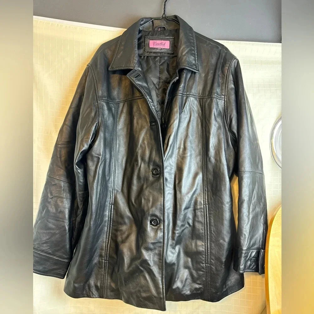 Women’s excelled Classic Soft black leather jacket size 1x P2P 24”